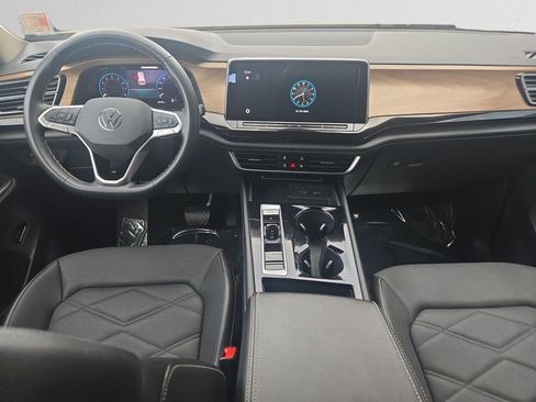 Used 2024 Volkswagen Atlas SE image 11