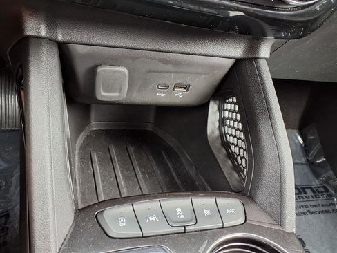 Used 2024 Chevrolet TrailBlazer RS image 25