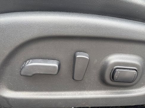 Used 2015 Nissan Pathfinder SL w/ SL Tech Package image 26