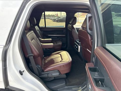 Used 2024 Ford Expedition Limited RWD image 12