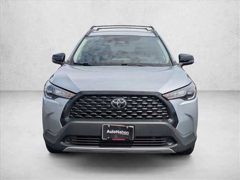 Used 2025 Toyota Corolla Cross LE FWD image 2