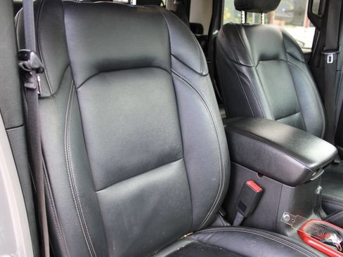 Used 2021 Jeep Gladiator Sport AWD/4WD image 12