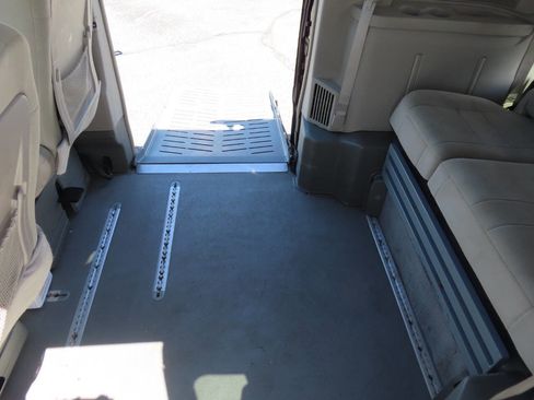 Used 2012 Dodge Grand Caravan Crew w/ Crew Value Pkg FWD image 21
