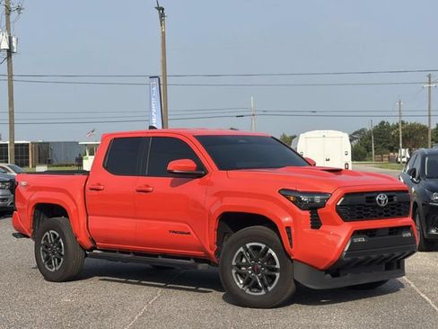 Used 2024 Toyota Tacoma TRD Sport AWD/4WD image 12