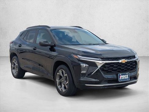 Used 2024 Chevrolet Trax LT w/ Driver Confidence Package image 3