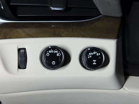 Used 2019 Cadillac Escalade Luxury AWD/4WD image 36