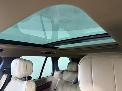 New 2026 Land Rover Range Rover SE image 9