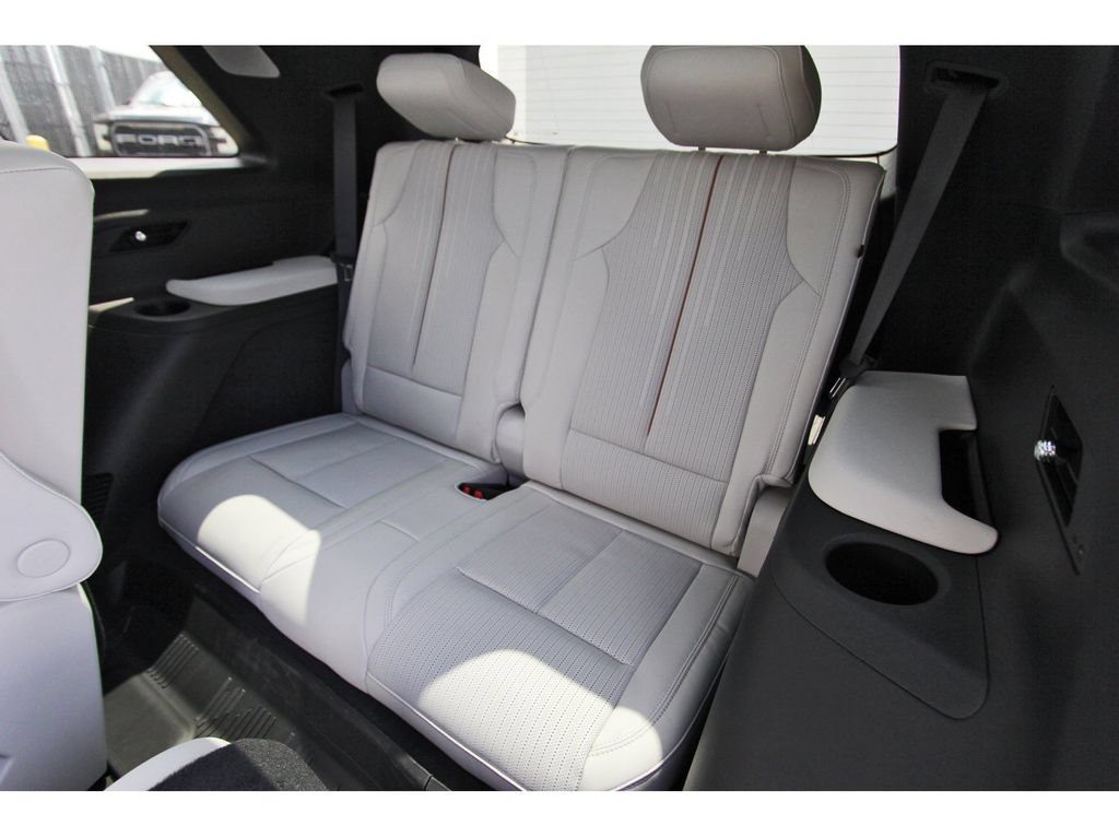 New 2027 Cadillac Vistiq Luxury AWD/4WD image 13