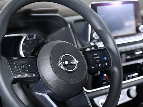 Used 2023 Nissan Rogue SV image 13