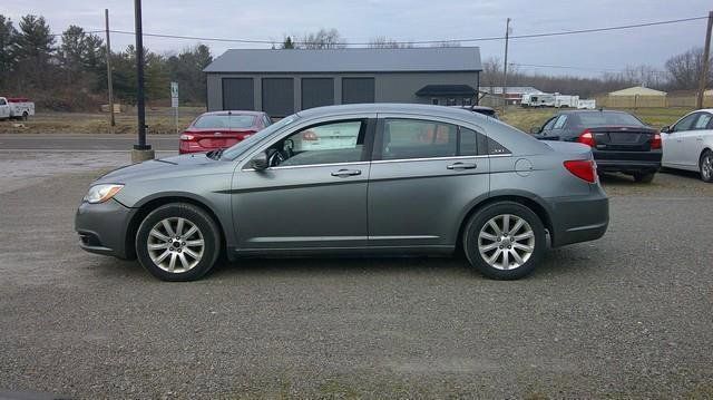 Used 2011 Chrysler 200 Touring FWD image 1