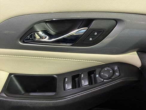 Used 2023 Chevrolet Traverse LS FWD image 37