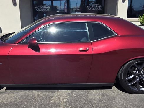 Used 2019 Dodge Challenger R/T w/ Driver Convenience Group RWD image 8