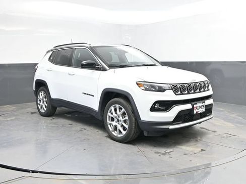 Used 2025 Jeep Compass Limited AWD/4WD image 4