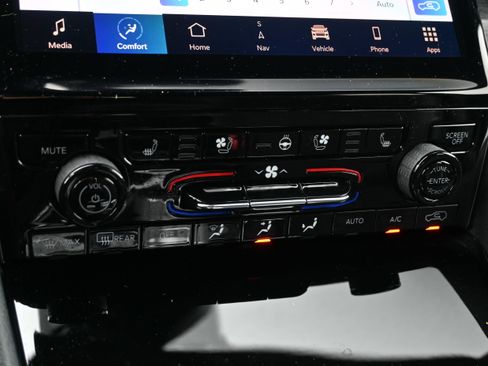 Used 2023 Jeep Grand Cherokee Trailhawk w/ Luxury Tech Group III image 20