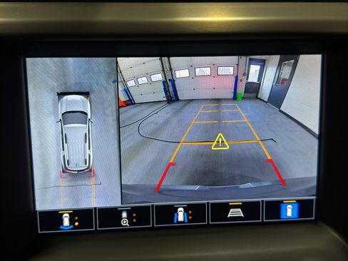 Used 2022 GMC Acadia Denali image 31