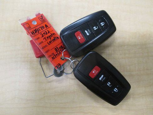 Used 2022 Toyota Corolla LE image 39