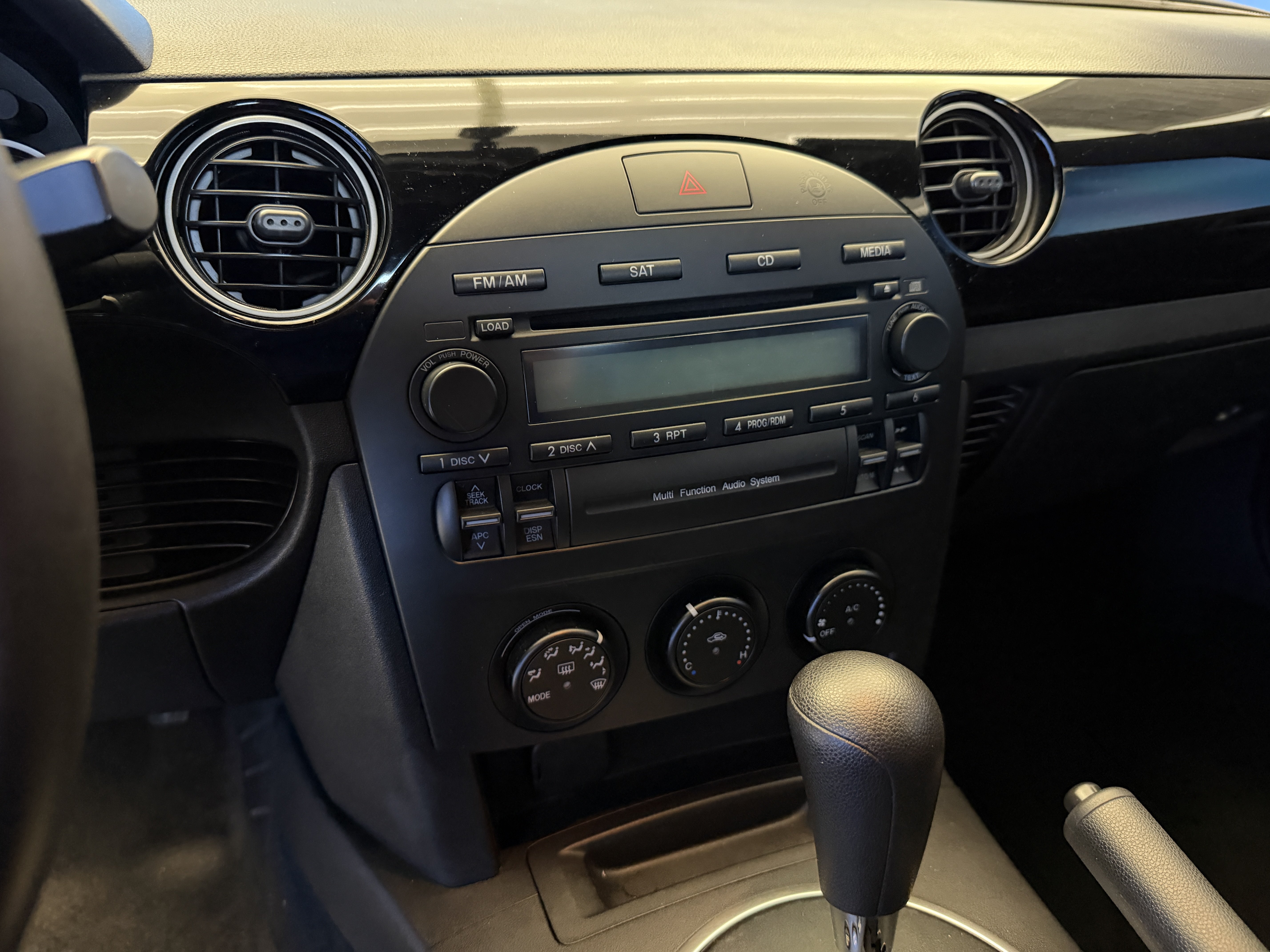 Used 2006 MAZDA MX-5 Miata Touring RWD image 18