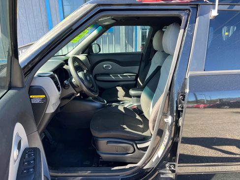 Used 2016 Kia Soul FWD image 10