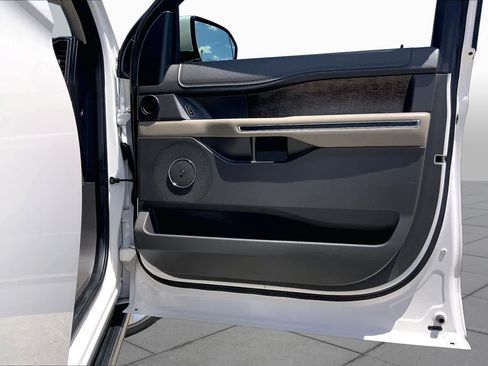 Used 2019 Ford Expedition Limited w/ Equipment Group 302A RWD image 21