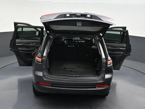 Used 2023 Jeep Grand Cherokee Limited w/ Black Appearance Package image 37