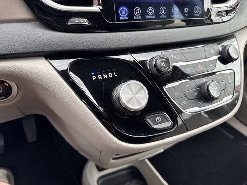 Used 2017 Chrysler Pacifica Touring image 16