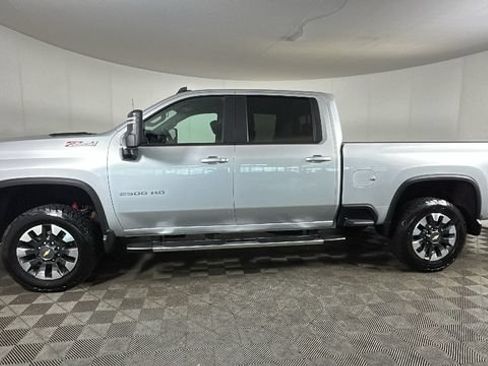 Used 2021 Chevrolet Silverado 2500 LT w/ Convenience Package AWD/4WD image 5