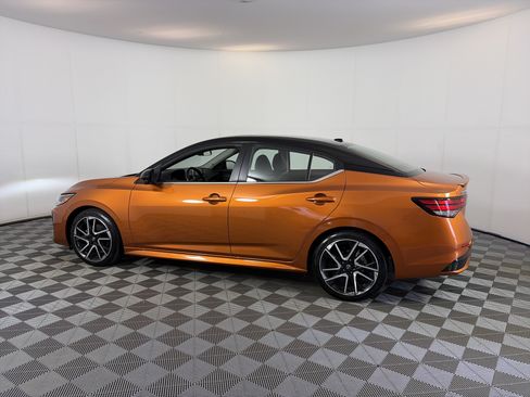 Used 2025 Nissan Sentra SR w/ SR Premium Package FWD image 6