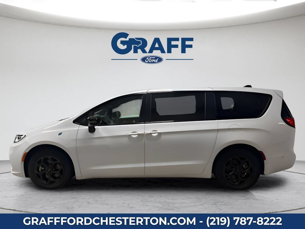 Used 2024 Chrysler Pacifica Limited FWD image 11