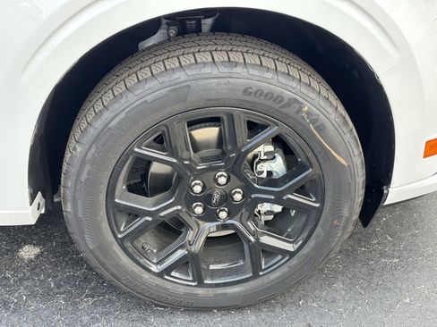 New 2025 Ford Maverick Lobo image 8