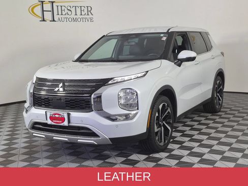 Used 2023 Mitsubishi Outlander SE FWD image 4