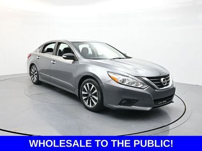 Used 2017 Nissan Altima 2.5 SV w/ Convenience Package