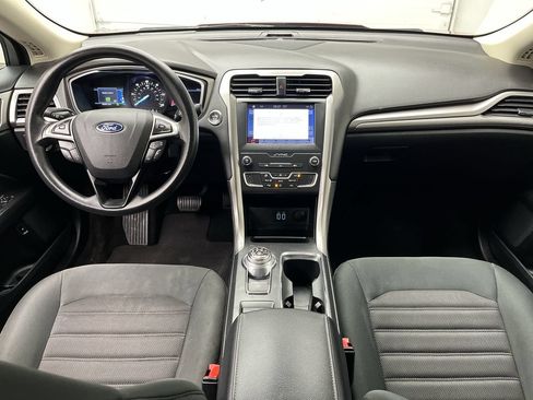 Used 2019 Ford Fusion SE FWD image 4