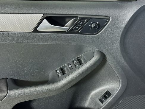 Used 2017 Volkswagen Jetta SE image 24