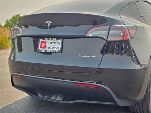 Used 2022 Tesla Model Y Long Range AWD/4WD image 13