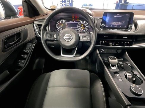 Used 2023 Nissan Rogue S AWD/4WD image 17