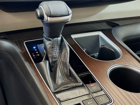 Used 2023 Toyota Sienna XLE image 14