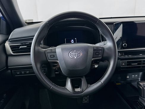Used 2025 Toyota Camry SE FWD image 18
