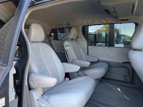 Used 2012 Toyota Sienna Limited image 22