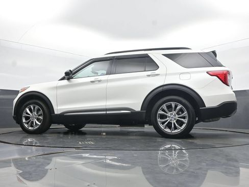 Used 2022 Ford Explorer XLT w/ Equipment Group 202A AWD/4WD image 48