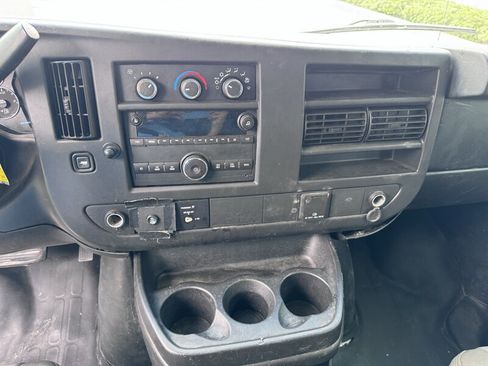 Used 2015 Chevrolet Express 2500 RWD image 10