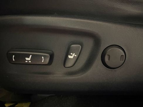 Used 2015 Toyota RAV4 Limited AWD/4WD image 6