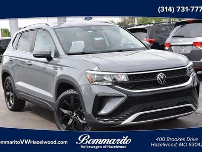 Used 2023 Volkswagen Taos SE w/ Panoramic Sunroof Package