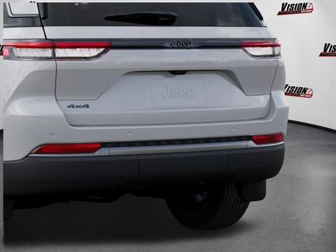 New 2026 Jeep Grand Cherokee Altitude image 13