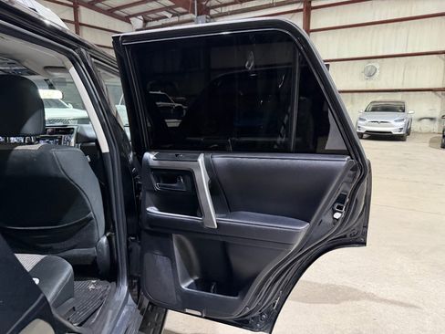 Used 2018 Toyota 4Runner SR5 AWD/4WD image 19