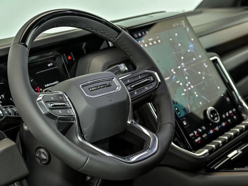 New 2026 GMC Yukon Denali w/ Denali Reserve Package AWD/4WD image 13