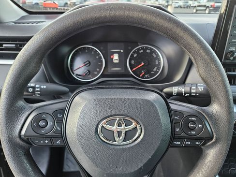 Used 2022 Toyota RAV4 XLE AWD/4WD image 22