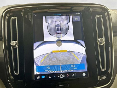 Used 2025 Volvo XC40 B5 Ultra w/ Protection Package image 14