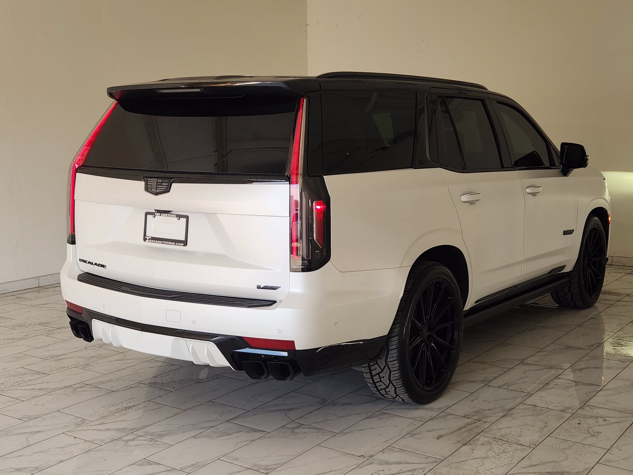 Used 2024 Cadillac Escalade V w/ LPO, ONYX Package AWD/4WD image 7