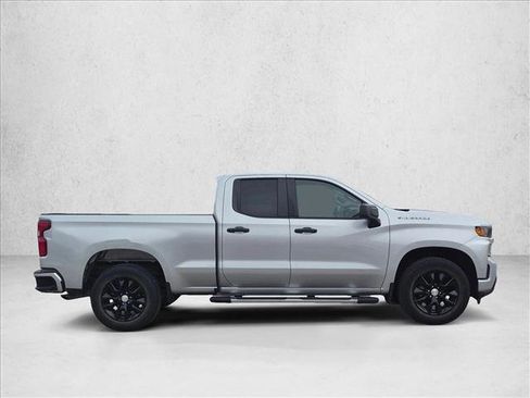 Used 2020 Chevrolet Silverado 1500 Custom w/ Custom Value Package RWD image 4