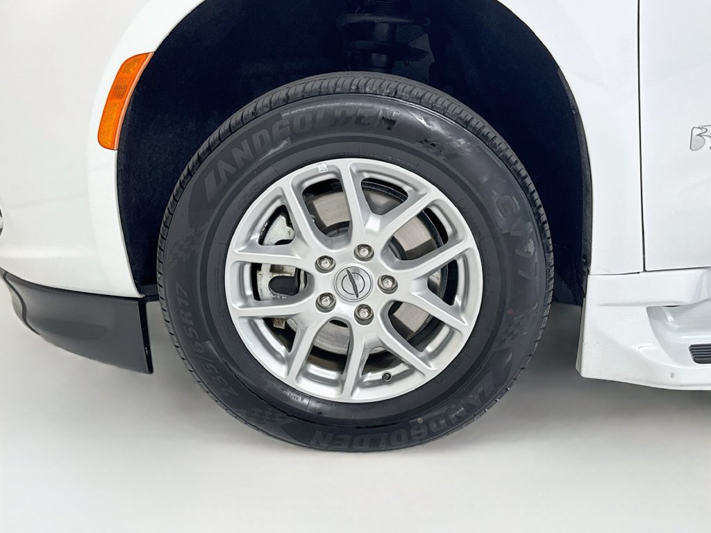 Used 2022 Chrysler Pacifica Touring-L FWD image 32
